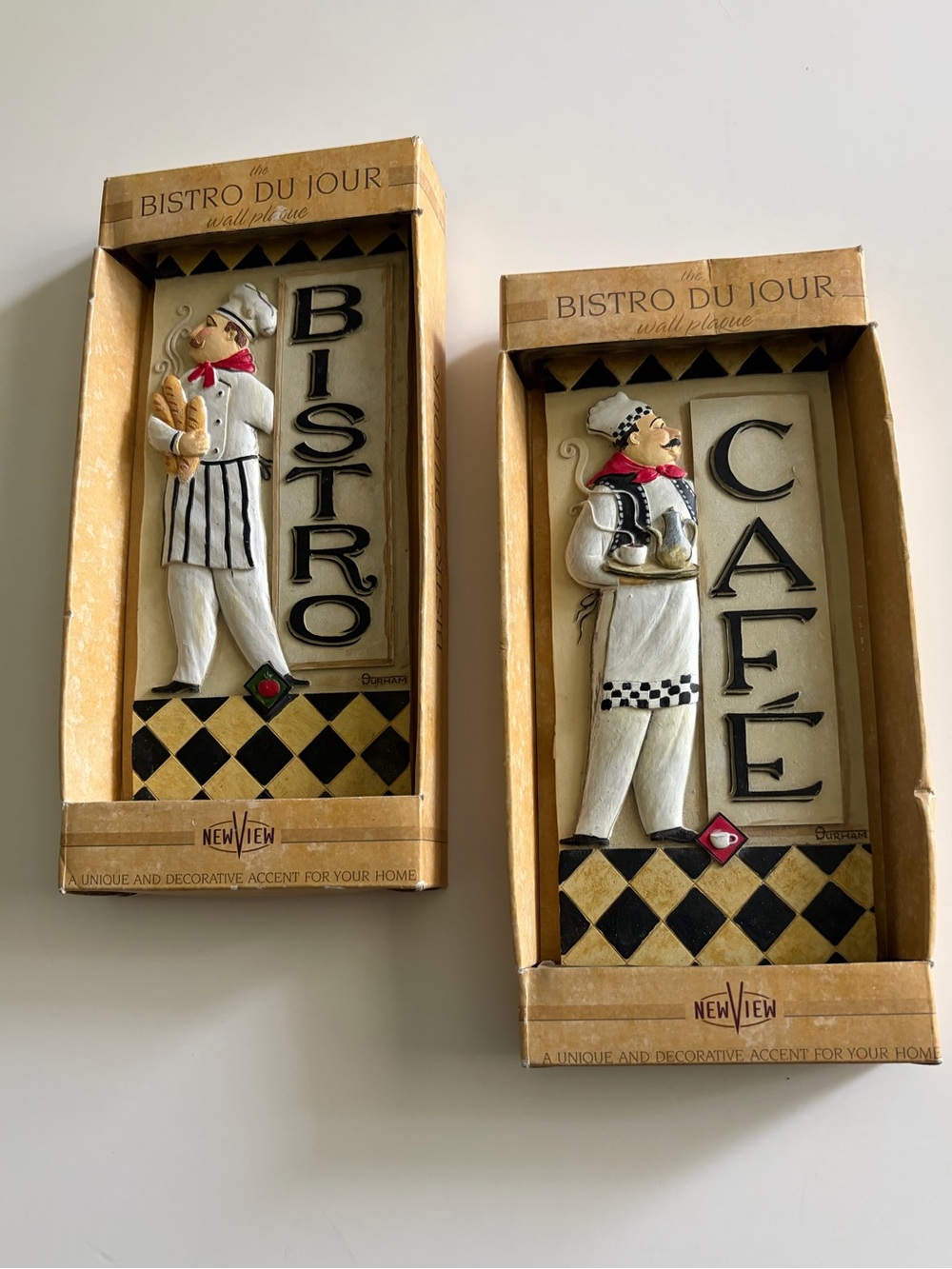NWT New View Bistro Du Jour set of 2 wall plaques. Great decorative accents!